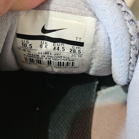 Men's Nike Black and Mint Green Running Shoes Size 10.5 - Picture 8 of 11